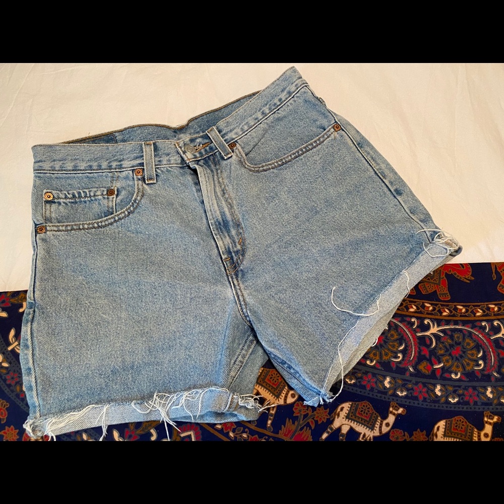 Levi’s Cut Off Mom Shorts